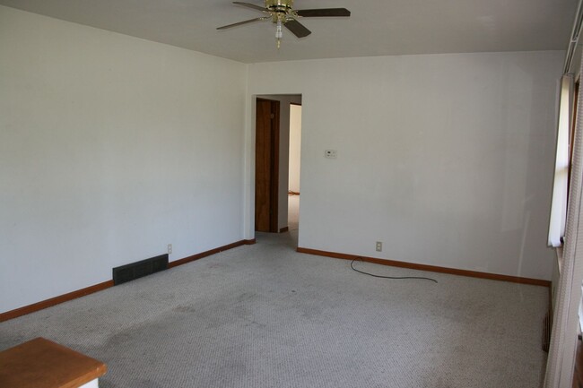 Building Photo - 4Bed 2 Bath House