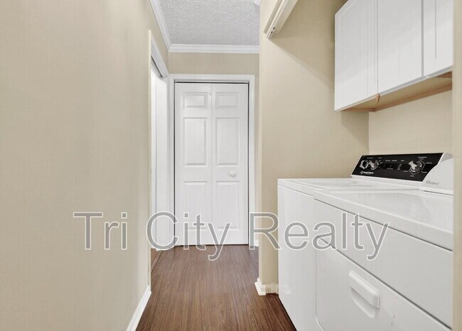 Building Photo - 404 Topaz Trail