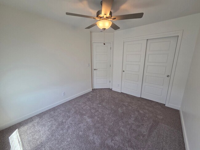 Building Photo - 1471 E White Desert Dr