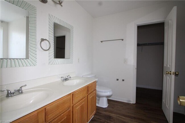 Building Photo - 2133 Rindle Dr