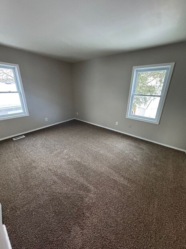 Building Photo - Great NE