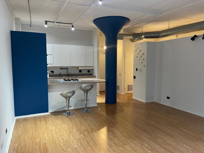 Building Photo - 130 S Canal St