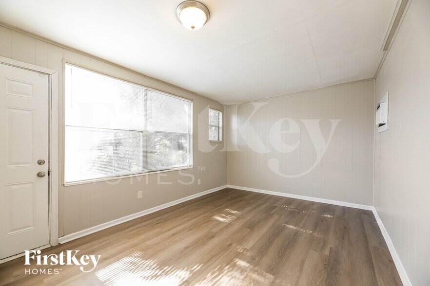 Building Photo - 2706 Lorna Rd