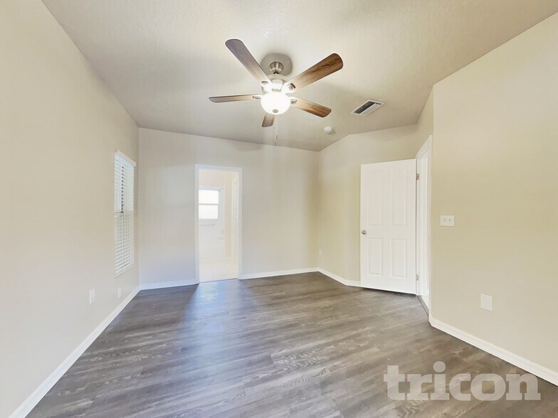 Building Photo - 1816 Coyote Pl