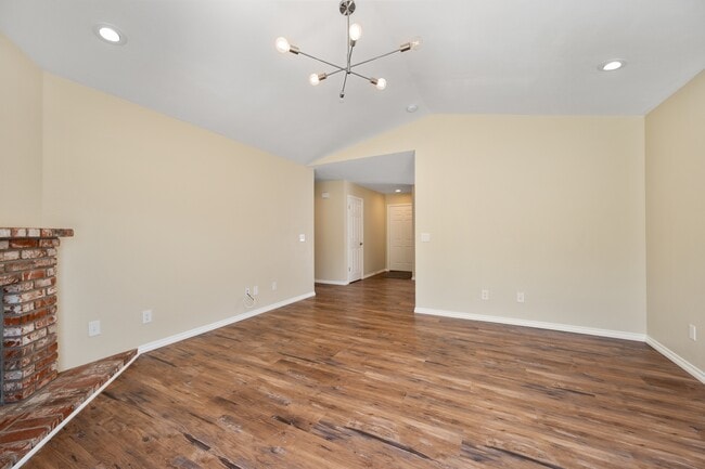 Building Photo - 885 Peregrine Ln