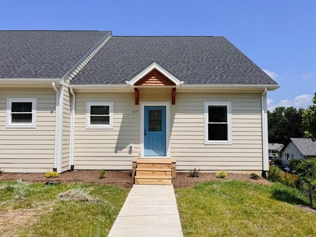 Building Photo - Rent Special: $250 Off First Month at 3BR/...