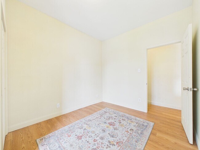 Building Photo - 617 E Vermilion St