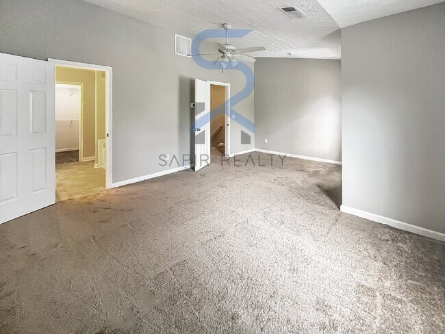 Building Photo - Charming 3-Bed, 3-Bath Retreat in Stone Mo...