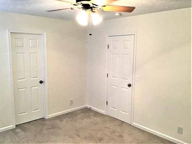 Building Photo - 904 Springs Hill Way