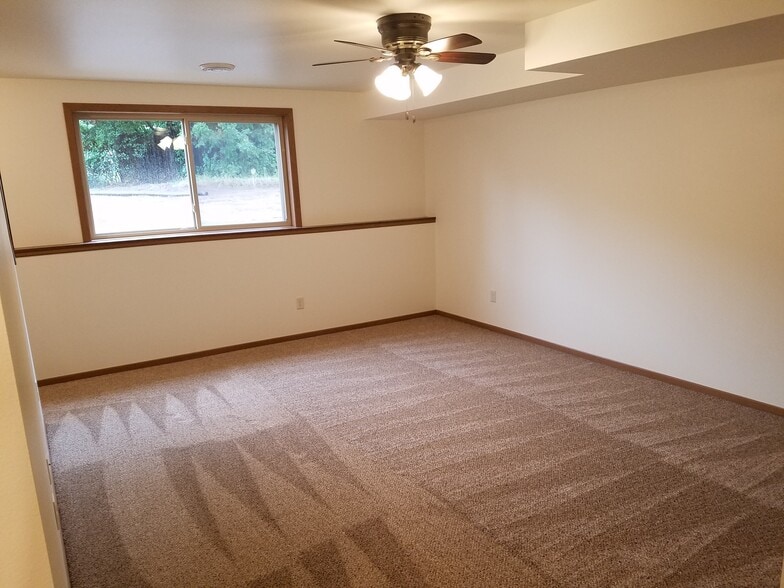 Basement/3rd Bedroom2 - 1500 E Clairemont Ave