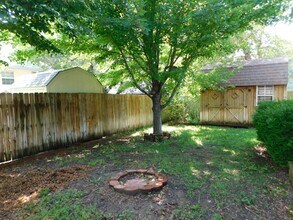 Building Photo - 2320 Gentry Ln