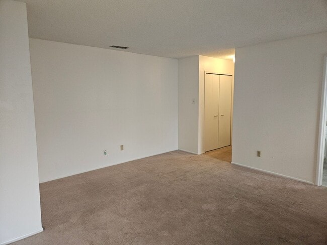 Building Photo - 2/2 Duplex in Leon Valley