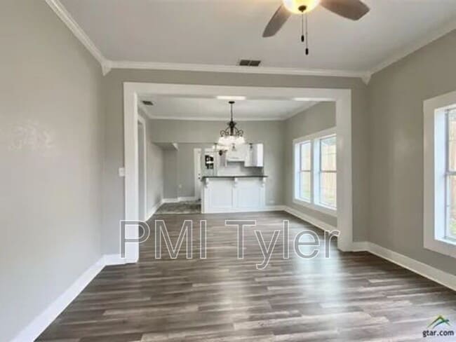 Building Photo - 1115 S Robertson Ave