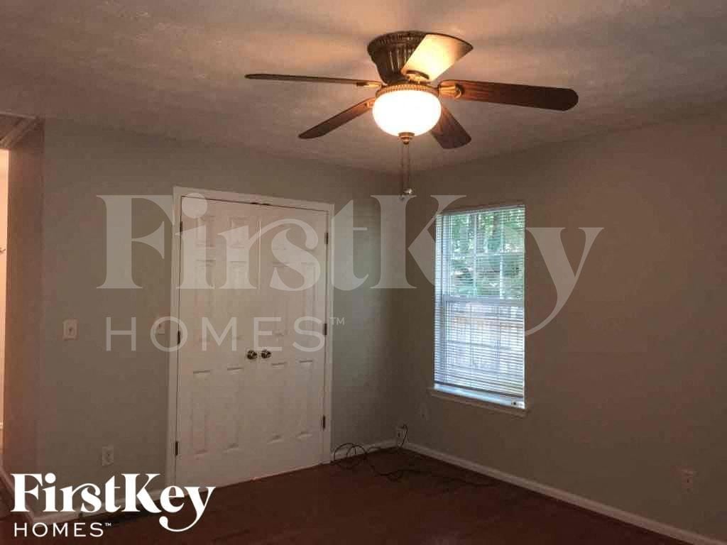 Building Photo - 5036 Balus Dr