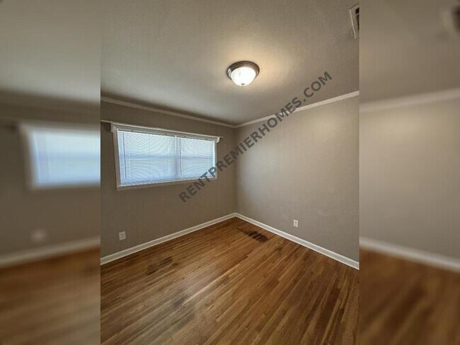 Building Photo - 1405 Stone St