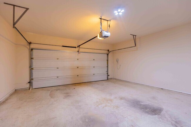 Building Photo - 11219 Pomona Park