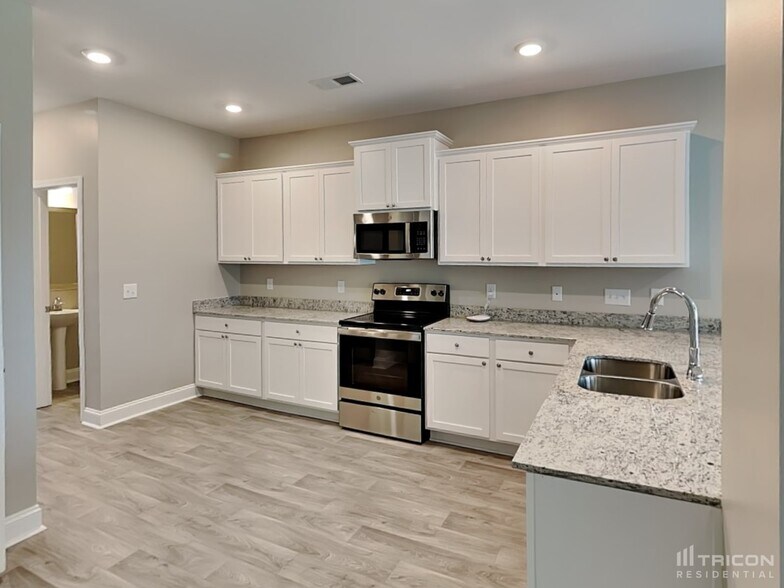 Building Photo - 1021 Crescent Moon Lp