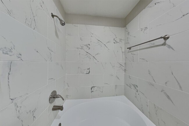 Building Photo - 17914 Autumn Hills Dr