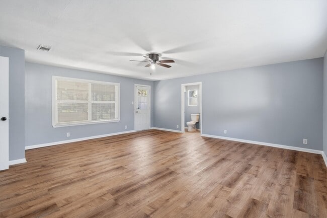 Building Photo - 2310 Merle St