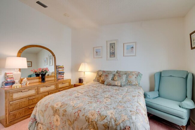 Building Photo - 1621 Magnolia Ave