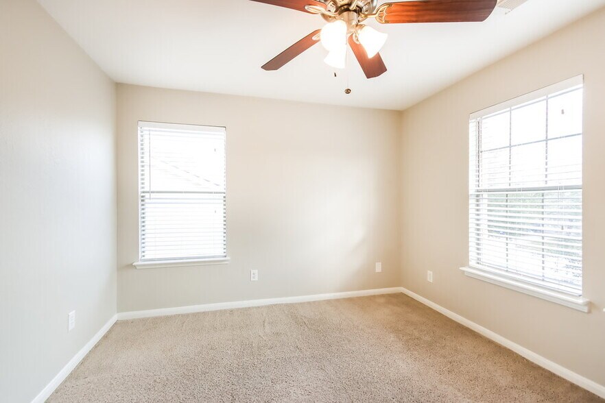 Building Photo - 8119 Stagewood Dr