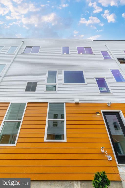 Building Photo - 2717 N Howard St