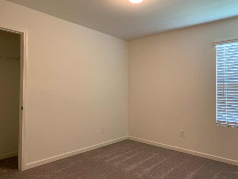 Building Photo - 3852 Tersk Dr