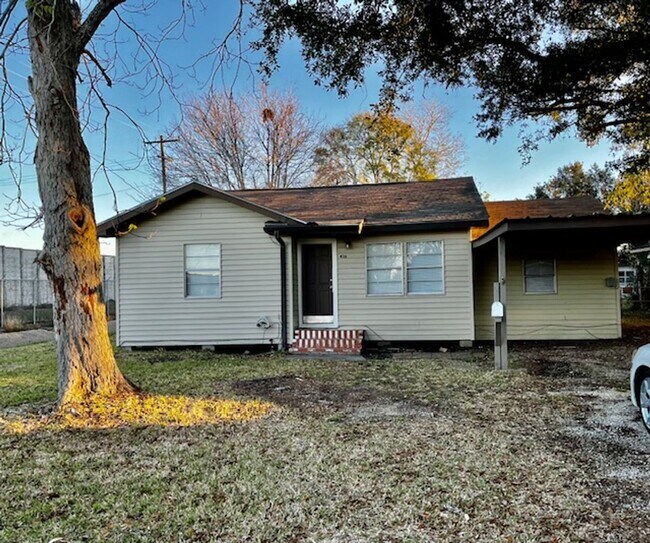 Building Photo - 416 3rd St