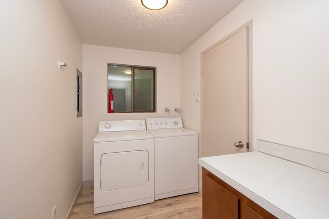 Building Photo - Duplex in Quiet Area of Sequim