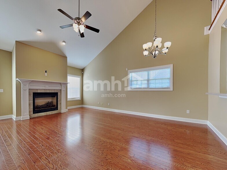 Building Photo - 1729 Bonnie Roach Ln