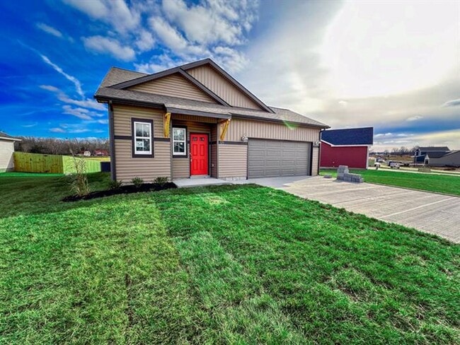 Building Photo - 3 bedrooms almost brand new house