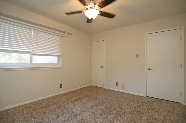 Building Photo - 12870 Westella Dr