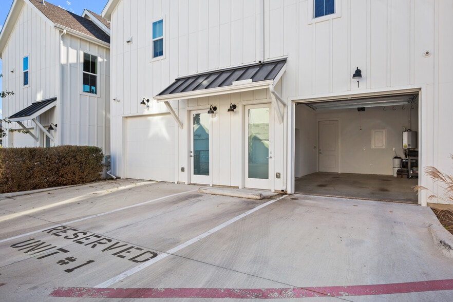 Building Photo - 2624 Metcalfe Rd