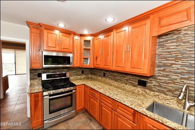 Building Photo - 5900 Mira Hermosa Dr
