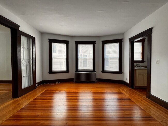 Building Photo - 126 Mansfield St