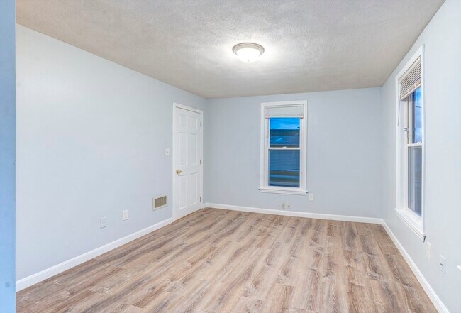 Building Photo - 46 Wyllis Ave