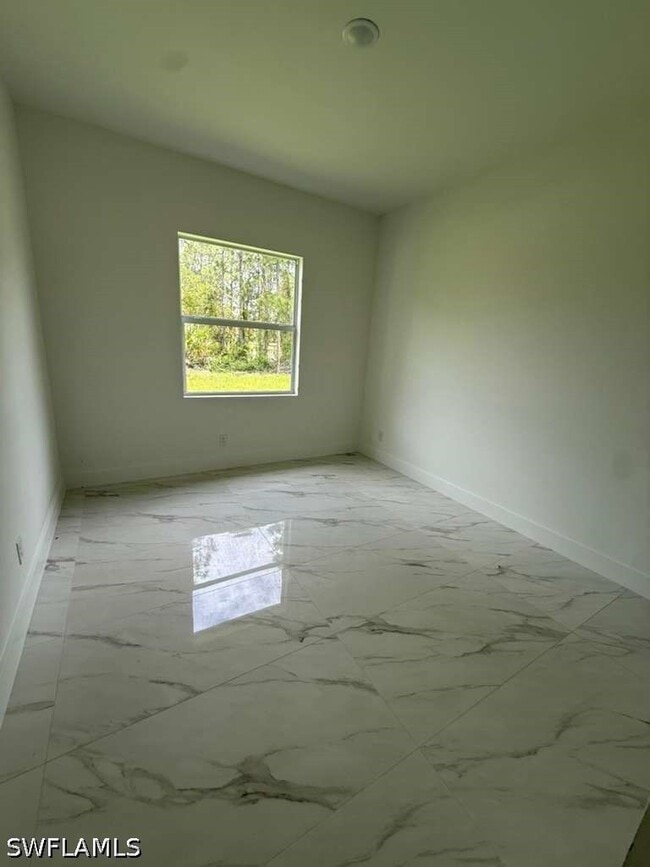 Building Photo - 723 Epps Brown St E