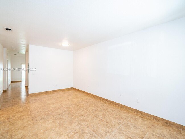 Building Photo - 1663 SE 27th Dr