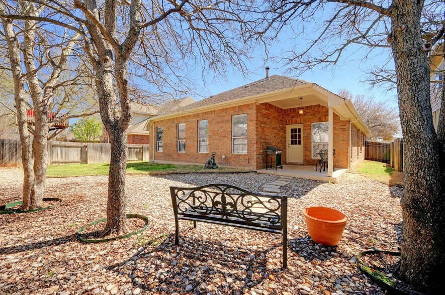 Building Photo - 2605 Salorn Way