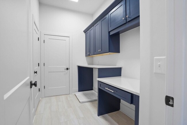 Building Photo - 3311 Skyline Dr