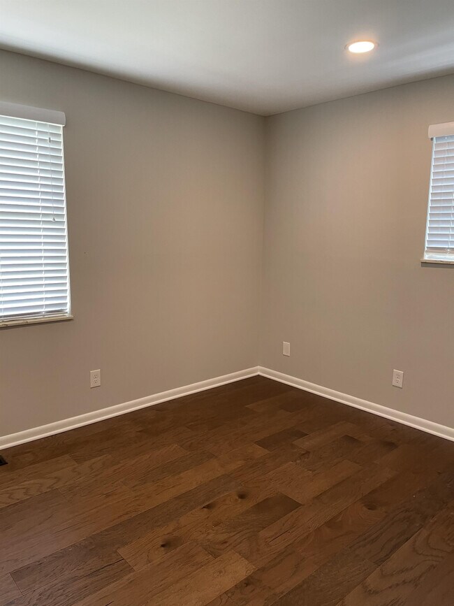 Building Photo - 2601 Shropshire Blvd