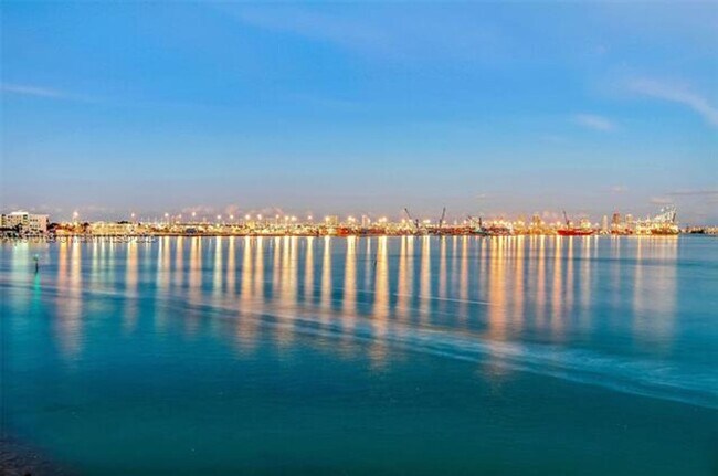 Building Photo - 808 Brickell Key Dr