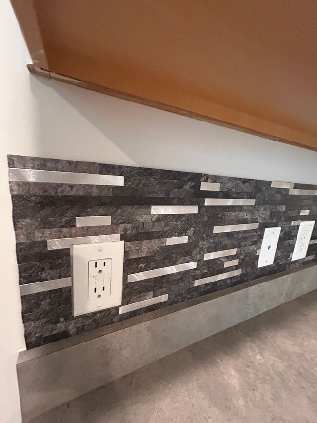 Building Photo - *Move in Special*  Spacious 3BR/2BA home in the Carnes area!