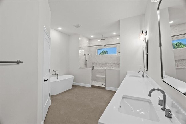 Building Photo - 4009 W Euclid Ave