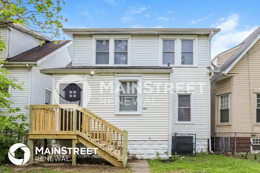 Building Photo - 3909 River Park Dr