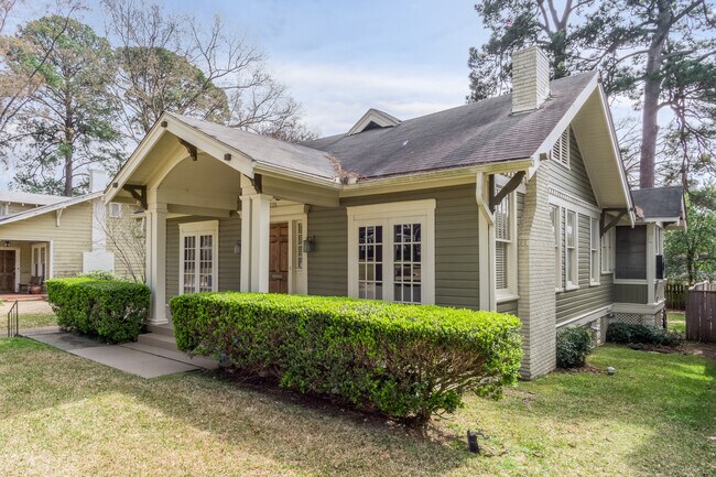 Building Photo - South Highlands