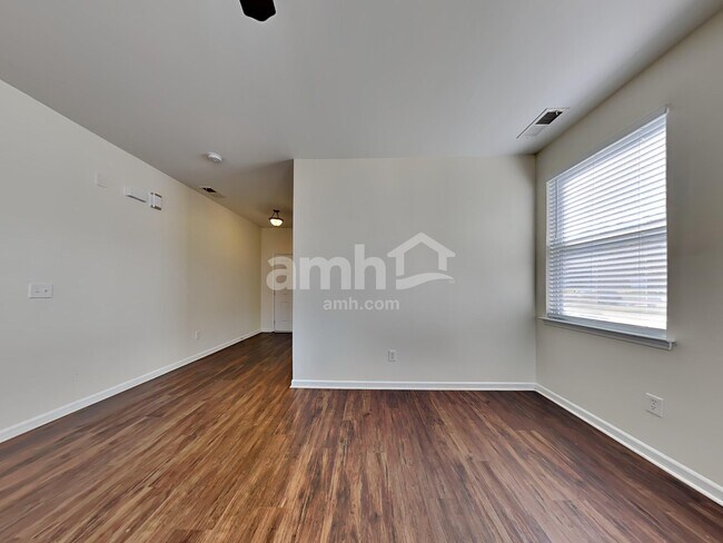 Building Photo - 321 Mossy Wood Rd