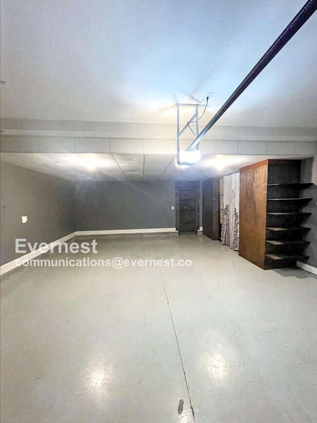 Building Photo - 650 Fox Hound Dr