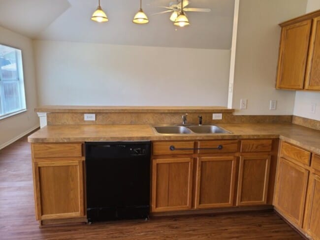 Building Photo - Nice Single Family in West Fort Worth
