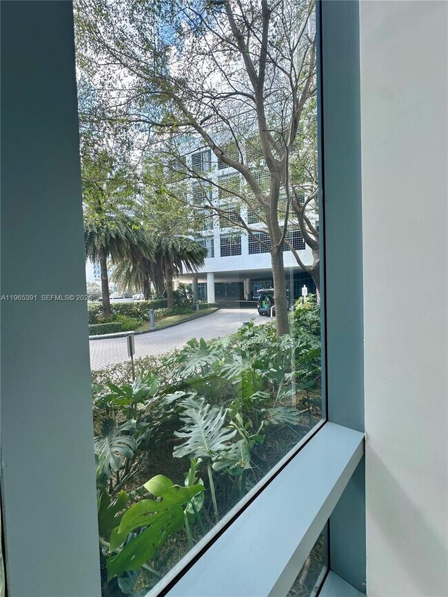 Building Photo - 601 NE 36th St